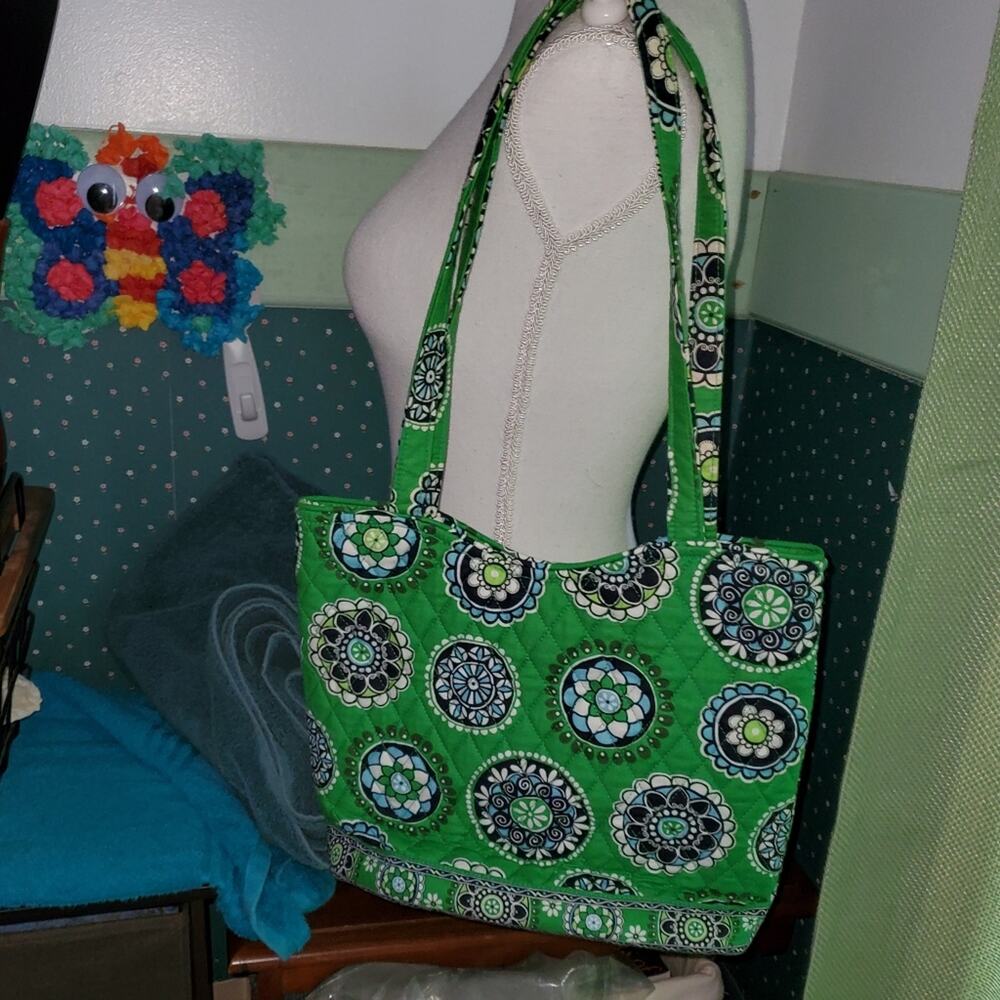 VERA BRADLEY EUC GREEN SHOULDER BAG *